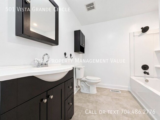 Building Photo - 501 Vista Grande Cir