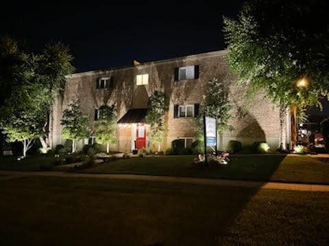 Building Photo - 164 Lakeshore Drive