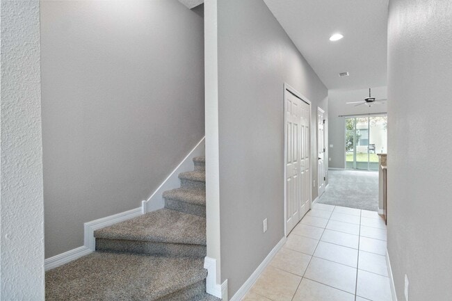 Building Photo - Beautiful Two Story 3/2.5 Town Home w/ Loft & Screened Porch in St. Cloud