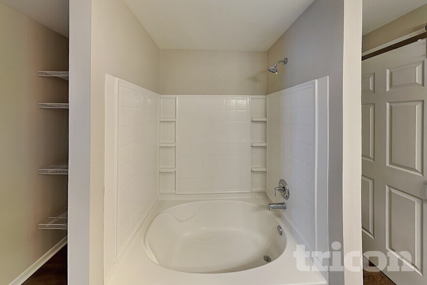 Building Photo - 2609 Woodfield Blvd
