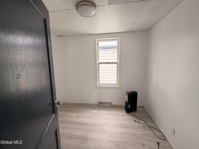 Building Photo - 15 James St