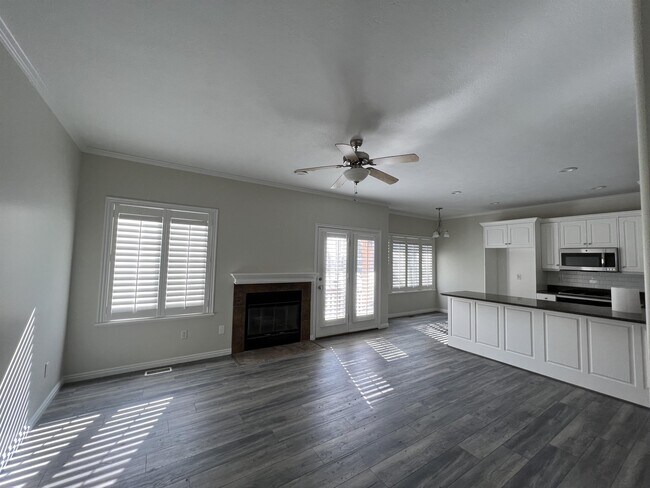 Building Photo - 202 E White Spruce Cv