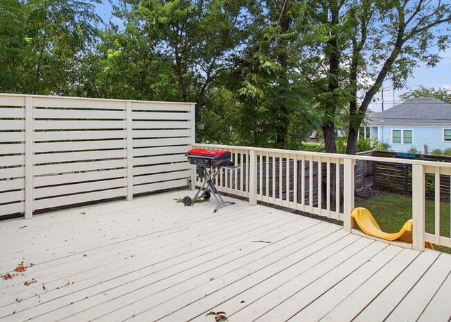 Building Photo - Updated 3 Bedroom Home with Modern Finishes Near Everything Downtown!