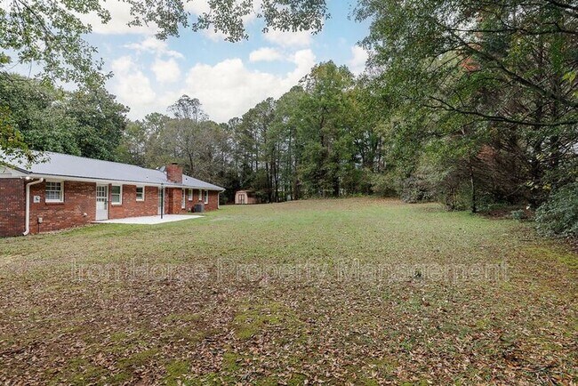 Building Photo - 1110 Maple Cir