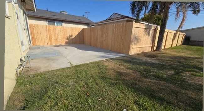 Building Photo - 2305 Pictoria Dr