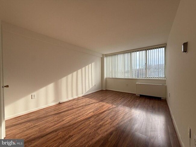 Building Photo - 5565 Columbia Pike