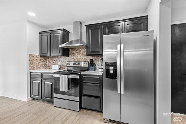 Building Photo - 2806 W Highland Dr