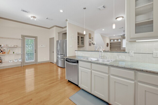 Building Photo - 2414 Dorrington St