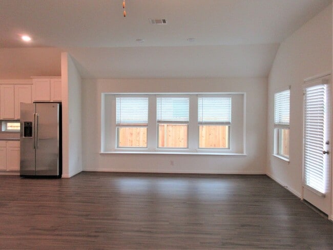 Building Photo - Carneros Ranch 3-bedroom/2-bath Home - Leander ISD