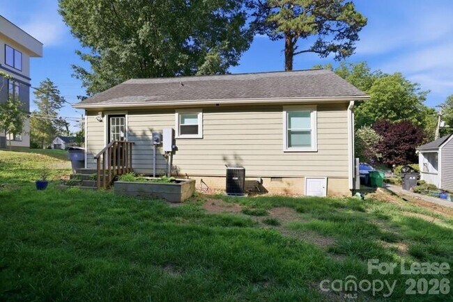 Building Photo - 2508 Rozzelles Ferry Rd