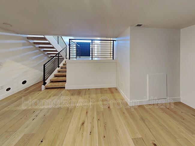 Building Photo - 877 S 200 W