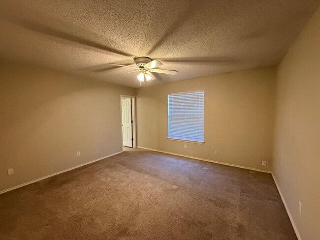 Building Photo - 8232 Raleigh Ave