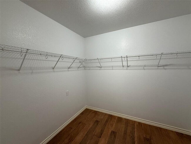 Building Photo - 905 Remington Dr