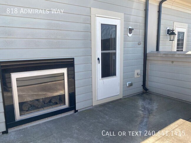 Building Photo - 818 Admirals Way