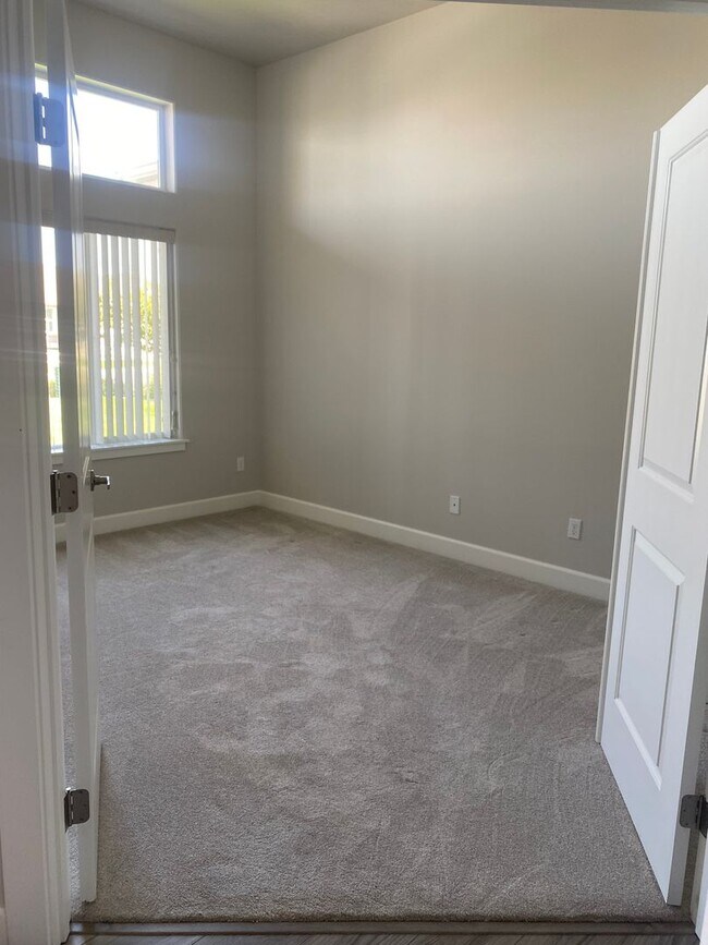 Building Photo - Elegant home in the Heights at Canyon Lakes