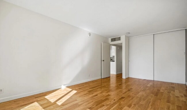 Building Photo - 1200 Broadway St