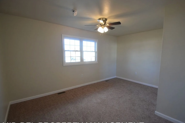 Building Photo - Move-In Ready 4-Bedroom Single Family Home...