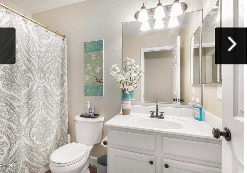 Building Photo - 2418 E Peach Tree Dr