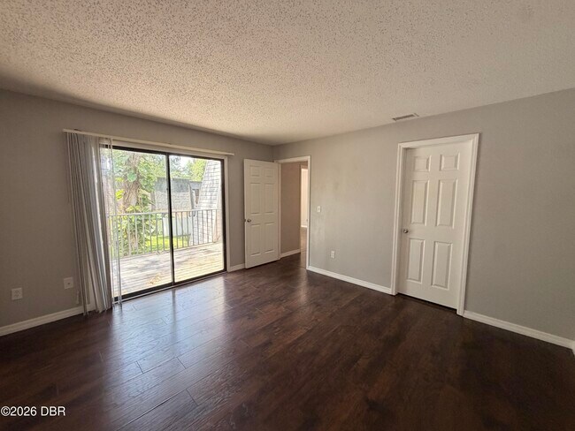 Building Photo - 87 Springwood Square