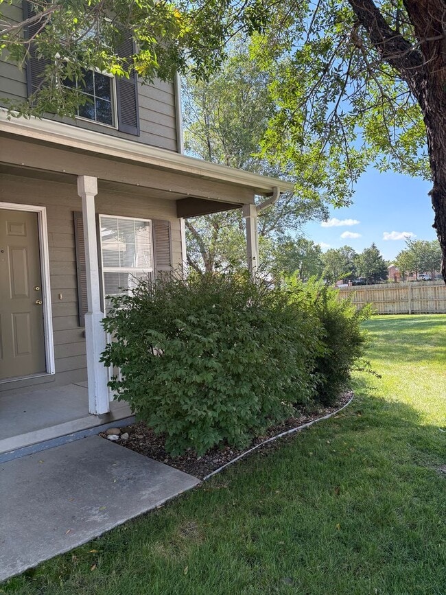 Building Photo - Charming 2-Bedroom Townhome – Pet Friendly...