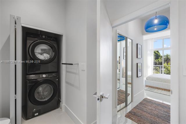 Building Photo - The Meridian Condo