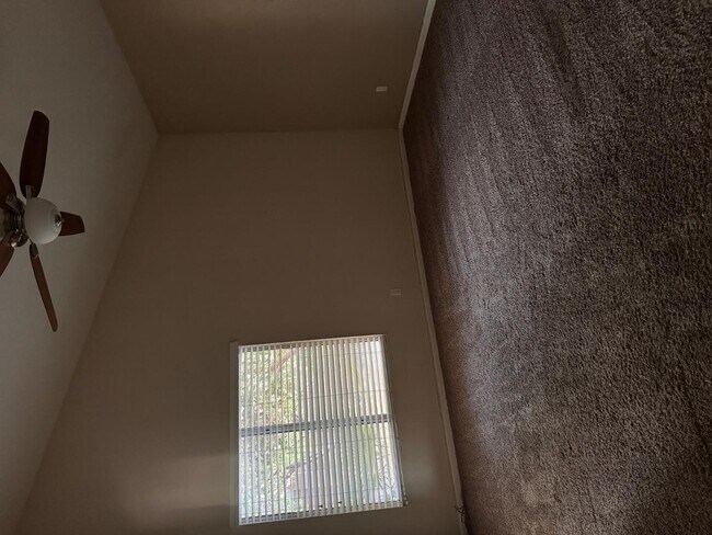 Building Photo - 979 E Brentrup Dr