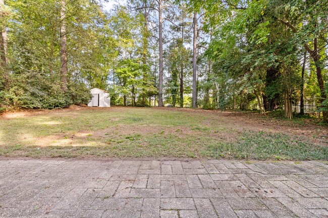 Building Photo - 3 Bedroom Ranch near Duke Raleigh Hospital...