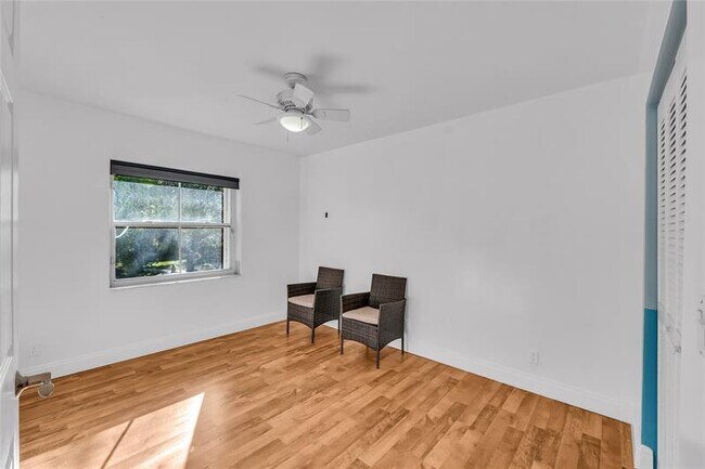 Building Photo - 5911 NW 59th Ave