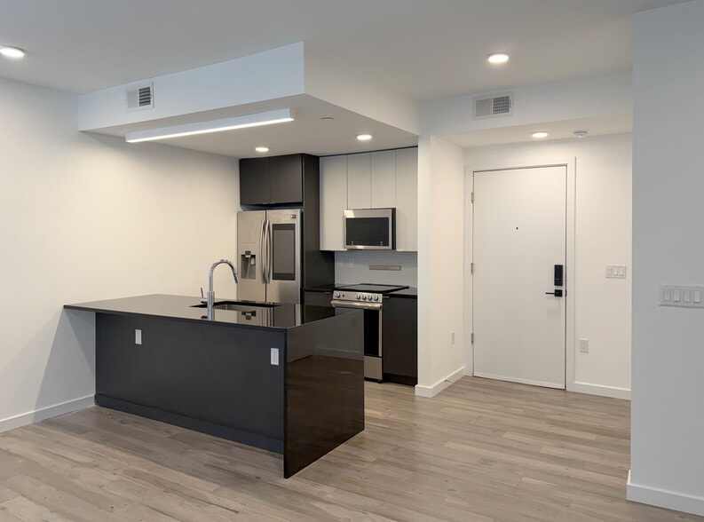 Building Photo - 1501 N 31st St