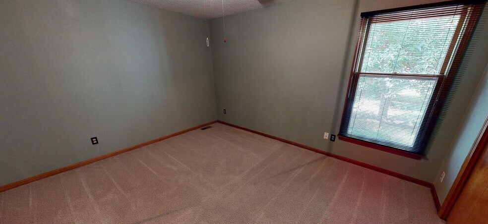 Building Photo - 14718 S Navaho Dr