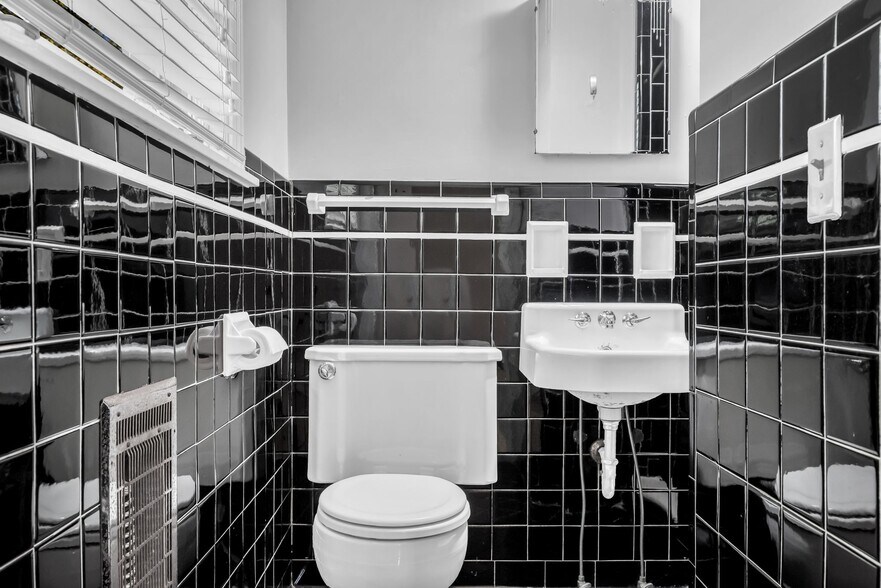 Building Photo - 526 Davidson Rd