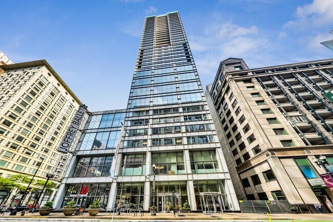 Building Photo - 8 E Randolph St