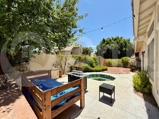 Building Photo - 16257 S 12th Pl