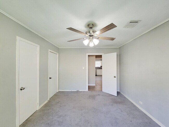 Building Photo - 2330 Cedar Dr