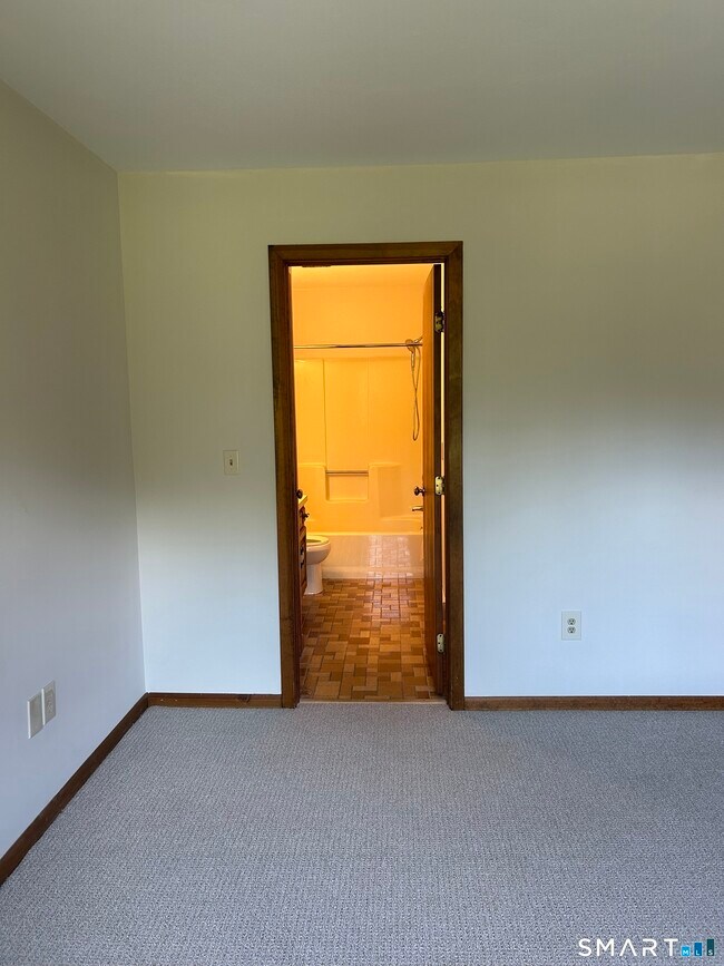 Building Photo - 17 Eagle Rock Cir