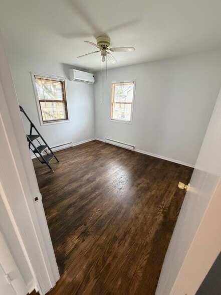 Building Photo - 528 King St