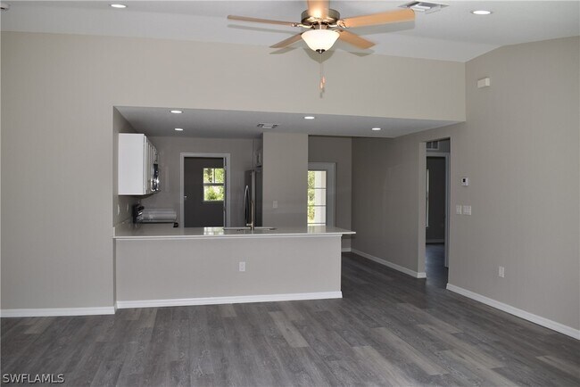 Building Photo - 8159 Hedgecoth Ave