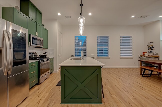 Building Photo - 8911 Knoll Villas St