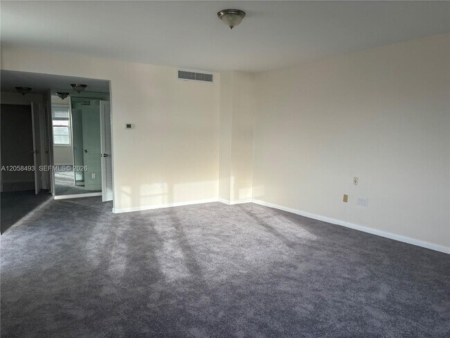 Building Photo - 5255 Collins Ave