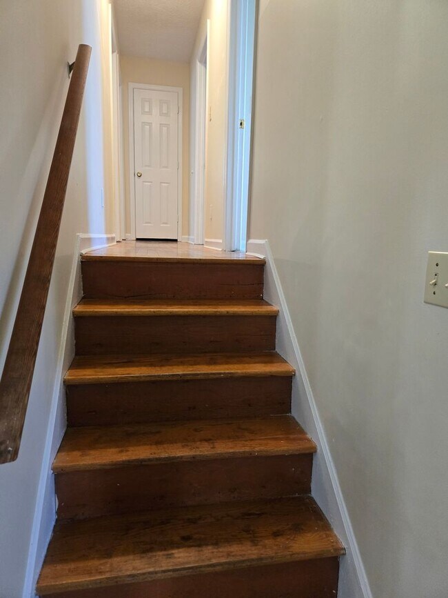 Building Photo - House in Gainesway With Huge Yard      250731