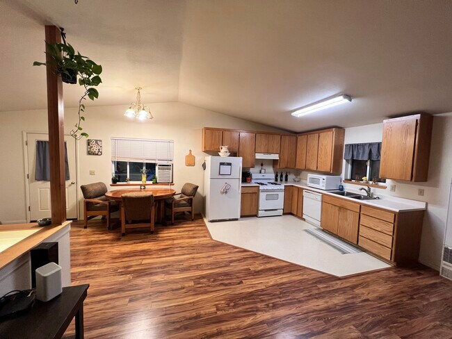 Building Photo - 21896 Fallview Dr