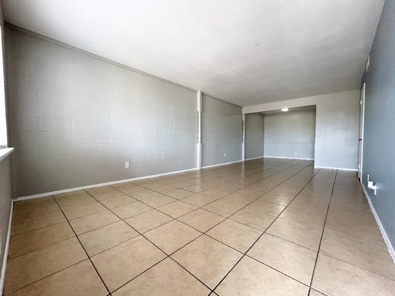 Building Photo - 3805 Englewood Cir
