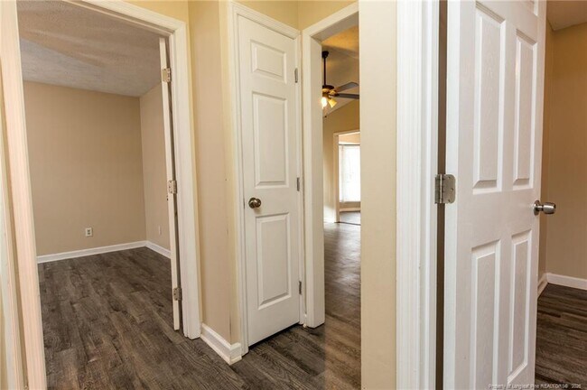 Building Photo - 6944 Calamar Dr