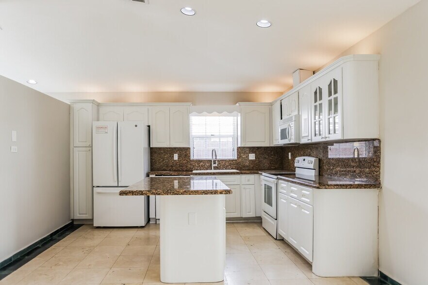 Building Photo - 16361 SW 78th Terrace