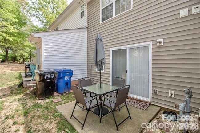 Building Photo - 137 Lynch Cir