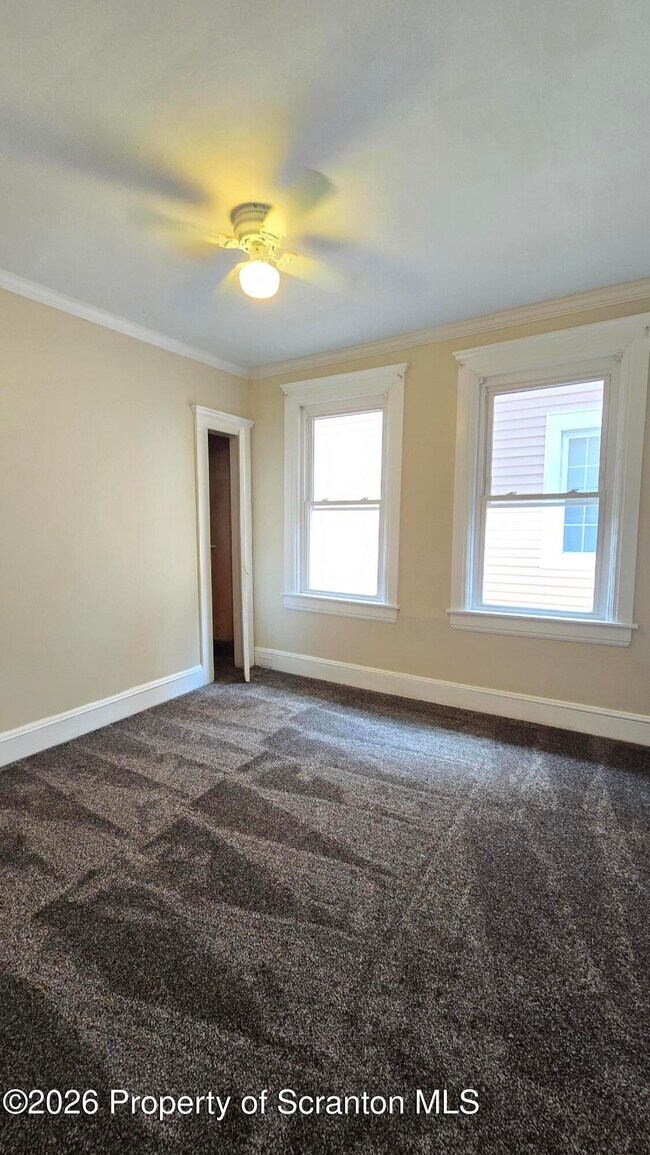 Building Photo - 543 N Sumner Ave