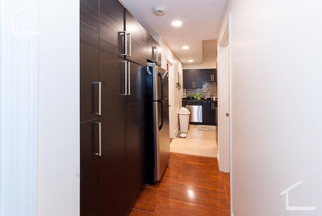 Building Photo - Beautiful & Renovated 2 bed in Brookline... Really Nice Listing!!