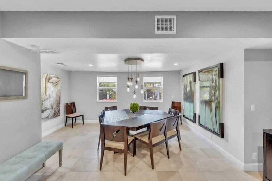 Building Photo - 200 NE 16th Ave