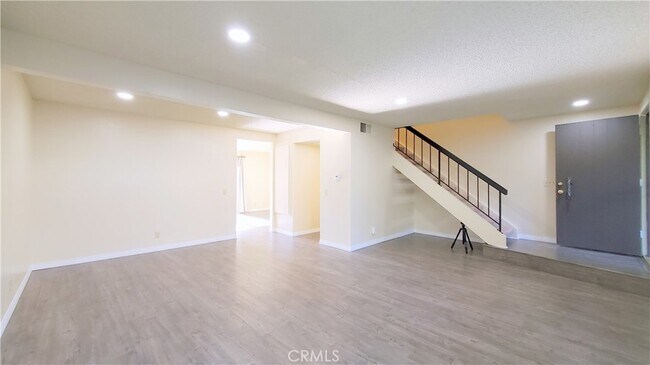 Building Photo - 719 Briarwood Ln