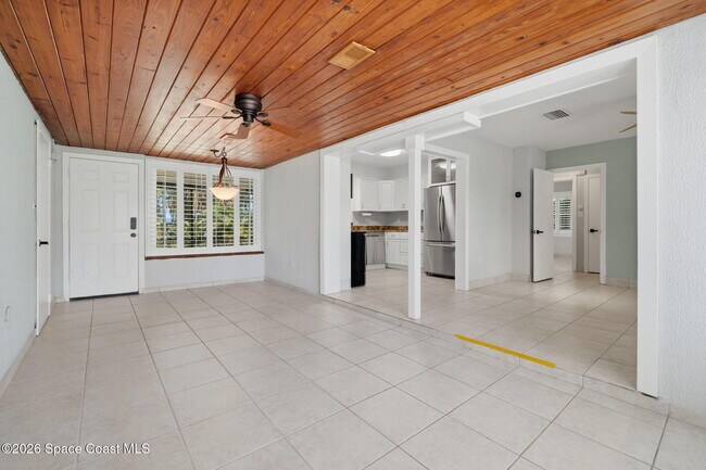 Building Photo - 394 Royal Palm Dr